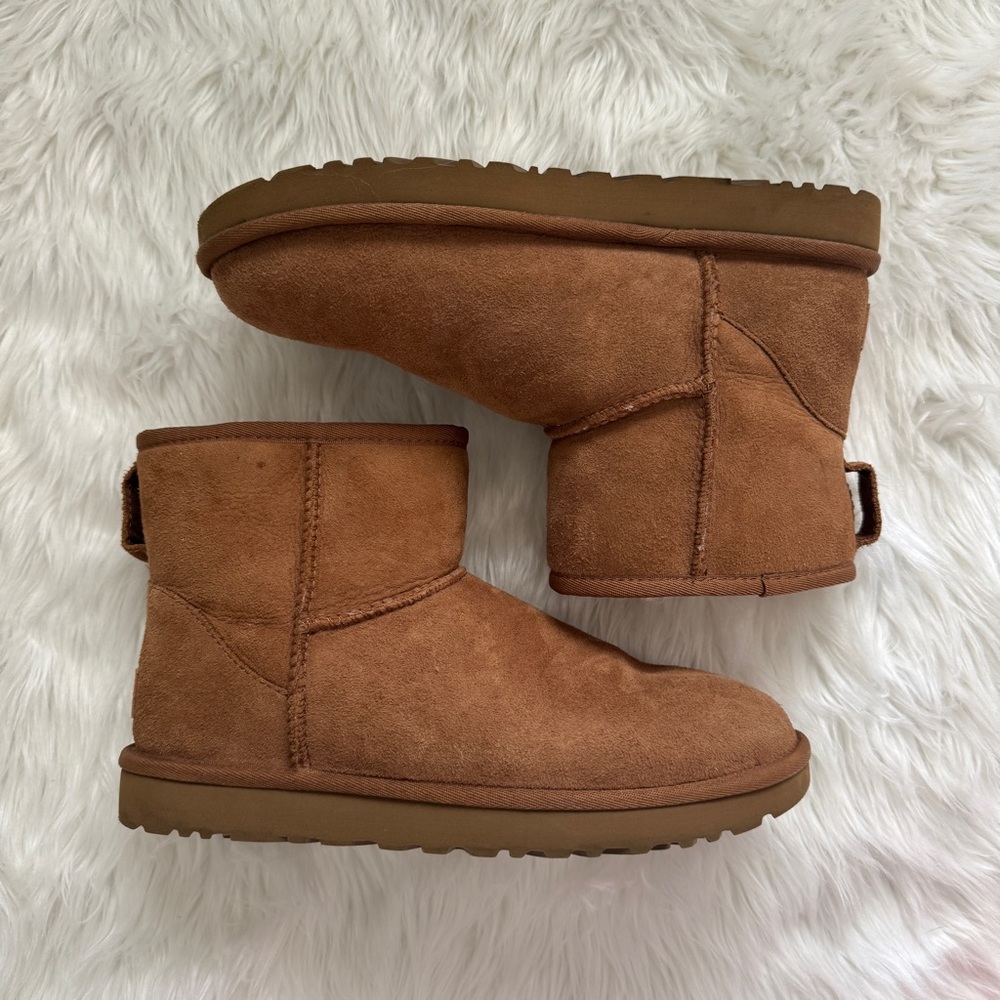 UGG Classic Mini II